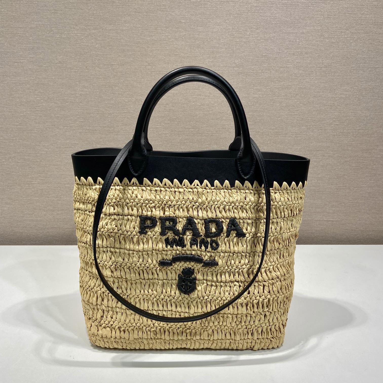 Pra*a shopping bags